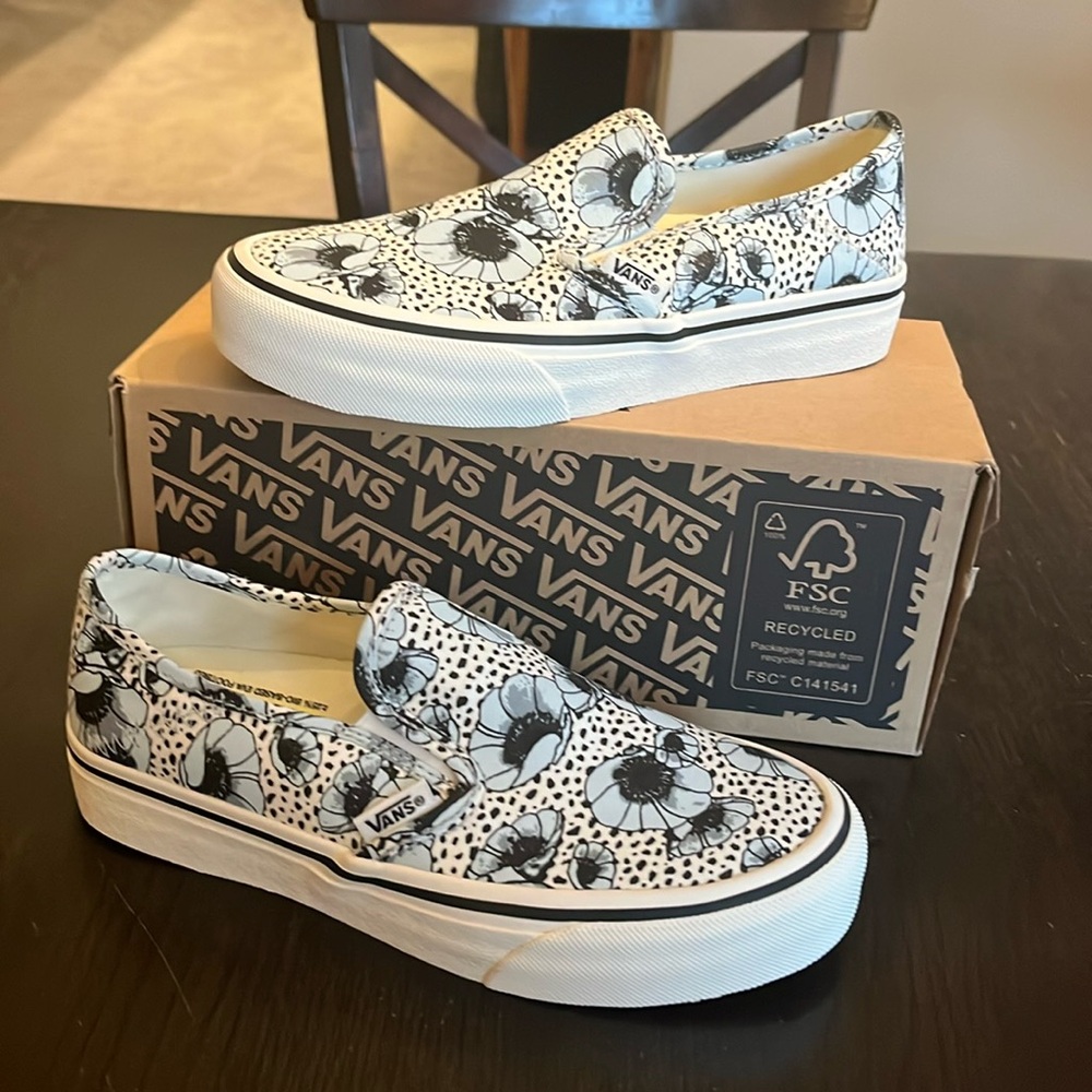Brand New size 5 Women’s Vans